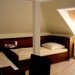 암 빌헬름플라츠 호텔 3*