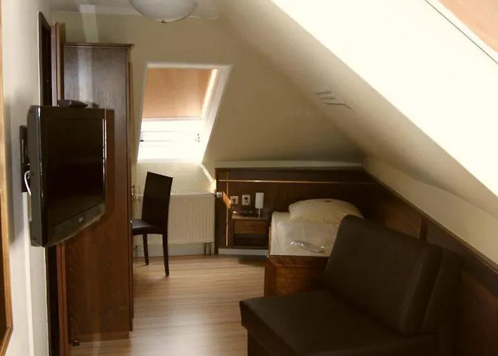 Hotell Am Wilhelmsplatz 3*