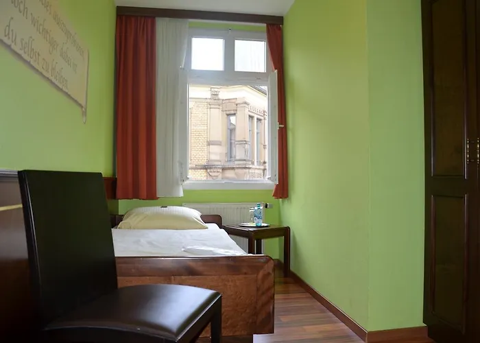 Hotell Am Wilhelmsplatz 3*